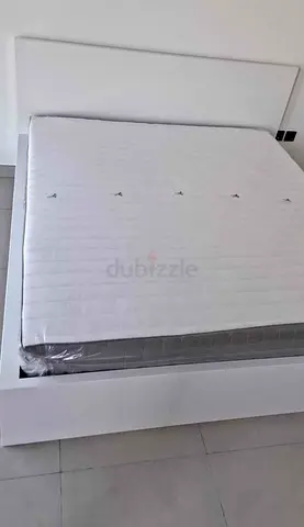 IKEA malam king‑size bed (180 × 200 cm) with 2 storage drawers underneath and an IKEA mattress ✨