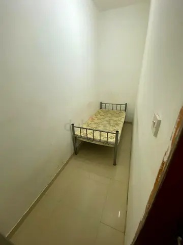 Small room for rent Only for men ( gas clean wifi diwa all thing is included in rent)