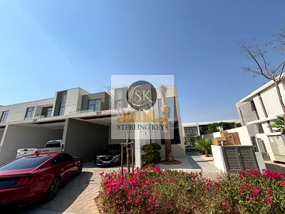 ON POOL AND PARK | LANDSCAPED GARDEN | SINGLE ROW