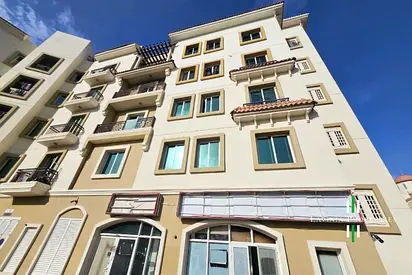 CORNER UNIT SHOP | GREECE CLUSTER | VACANT