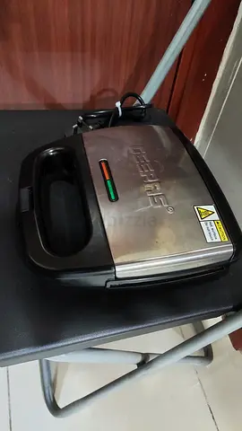 2 Slice sandwich Maker Grill maker with Non-Stick Plates and Cool Touch Handle Indicator Light 750W