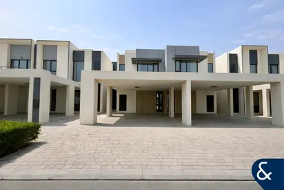 Spruce Style | Close To The Pool | Vacant