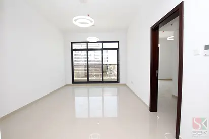 One Month Rent Free-Spacious 2 BR Flat