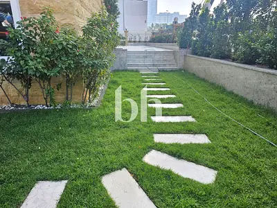 Corner Plot | Fully Upgraded/Renovated | Vacant