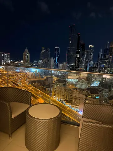 شقة استوديو فندقية مفروشة | الطابق العلوي | إطلالة على البرج ووسط المدينة