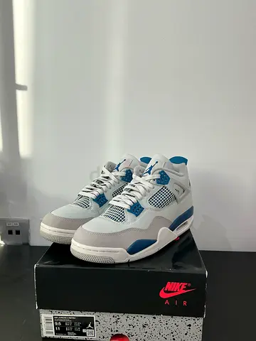 Jordan 4 Retro Military Blue – Size 43 EUR – AED 600