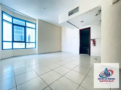 بالشارقة القاسمية الند استوديو مساحة كبيرة مع تكييف مركزي تصميم مريح الإيجار 25 ألف درهم على 5 دفعات موقع مميز فرصة رائعة