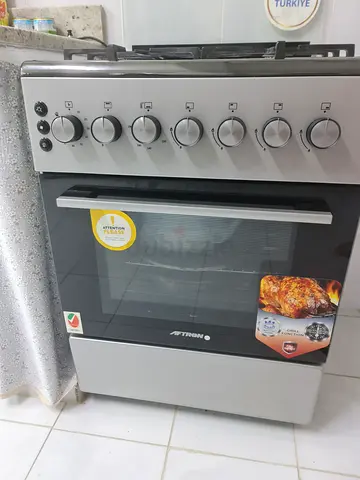 Freestanding 4-burner gas cooker with oven - used, working