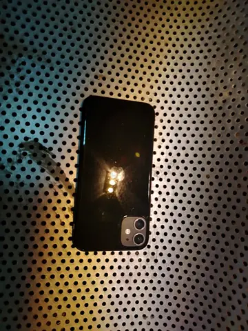 ايفون 11 نضيف جدا