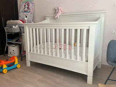 White wooden baby crib - good condition