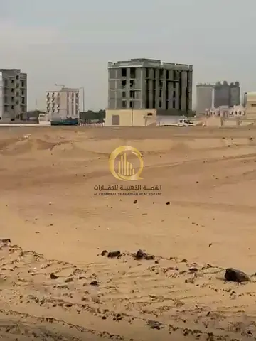 For sale: commercial land in the Al-Malaheh area, Sharqiham Emirate, with an area of 3239 sq ft. Ownership available for citizens and GCC countries. L