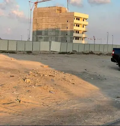 **أرض مميزة للبيع في العرقوب – موقع ممتاز على شارع 18 متر**