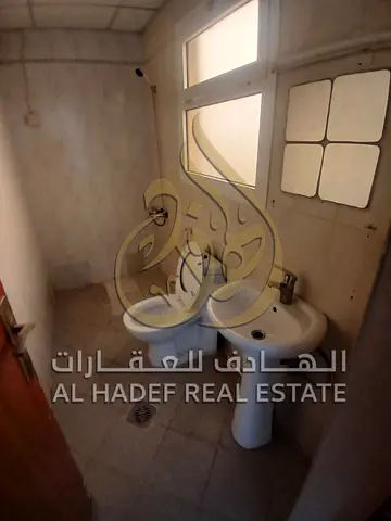 🏡 للإيجار في الشارقة – المجرة | استوديو مميز بسعر مناسب  فرصة رائعة للسكن الاقتصادي في موقع حيوي وقريب من جميع الخدمات ✨ استوديو متاح الآن في منطقة ا
