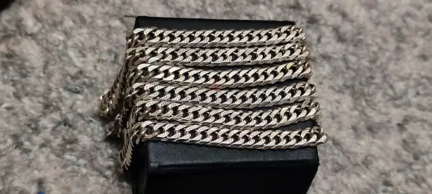 A necklace and bracelet made of luxurious 925 Italian silver, weighing 43 grams for both pieces.