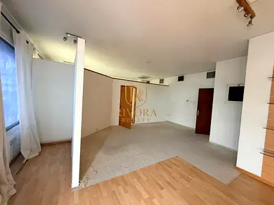 مكتب مجهز | مساحة واسعة | مع حمام