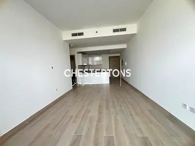 Contemporary | Spacious Bright Unit | Park View
