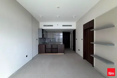PRIME LOCATION | BRIGHT UNIT | MID FLOOR