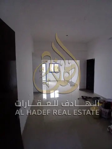 للايجار في الشارقة – منطقة المصلى 🏢  شقة مميزة بموقع حيوي قريب من جميع الخدمات والمرافق.  🔹 التفاصيل:  غرفة وصالة  مساحات مناسبة  🔹 المميزات:  موقع