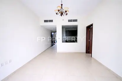 Chiller Free | Rented unit | Mid Floor