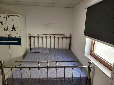 Master Bedroom Attached Bathroom 1 min Walk to Bus Stop 5 Min Free Bus to Metro St (15 minutes Walk)