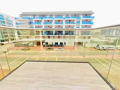 LUXURY LIVING SPACIOUS 1 BEDROOM APARTMENT WITH 2 BATHROOMS BUILT IN WADROBS GYM POOL PARKING FREE O