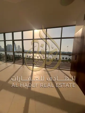 افخم ثلاث غرف وصالة اول ساكن على الكورنيش مباشرة بإطلالة بحرية بانورامية كاملة مع بلكونة وتشطيب ديلوكس فاخر، 100 ألف سنوياً.