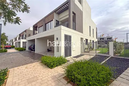 Corner plot | Closed kitchen | Genuine listing