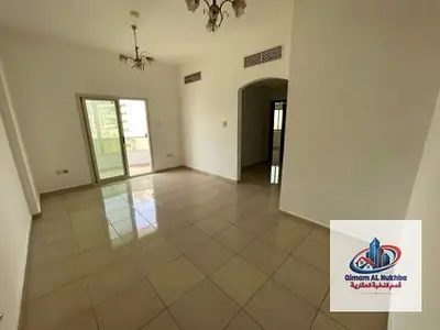 شقة بمساحه  ممتازه _ تكييف مركزى _ غاز مركزى _ متوفر باركينج _ بجوار المسجد _ سهل الوصول الى مخرج دبي