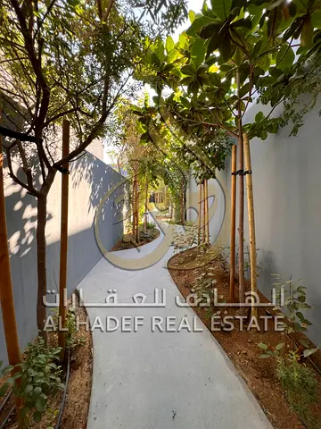 فيلا فاخرة للبيع في الشارقة داخل مشروع مسار روبينيا | تملك حر لجميع الجنسيات | 3 غرف نوم + غرفة خادمة + حديقة خاصة + باركن سيارتين | مجتمع متكامل خدما