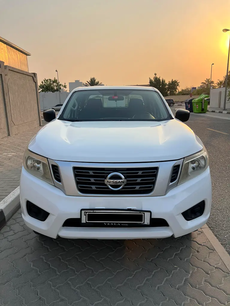 Nissan Navara 2018 — photo 1 of 6