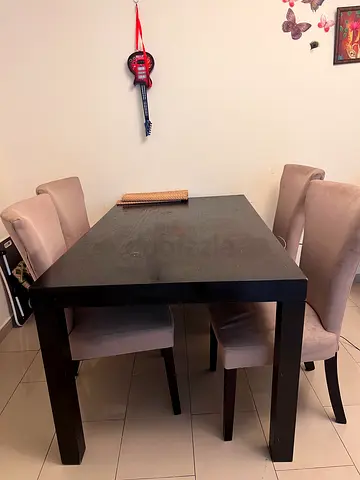 Simple Black Dining Table with Chairs