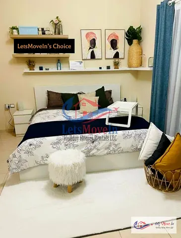 L■E■T■S■M■O■V■E■I■N Move-in ready, beautifully furnished apartments for stays of a month, or a year