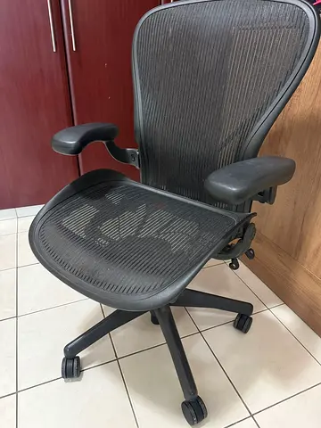 .Brand Herman Miller Aeron Classic Chair Size C Full Option Black