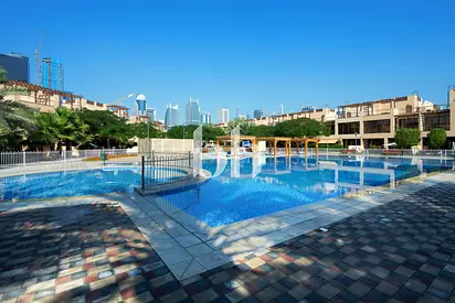 4 Bedroom Townhouse | Next to pool | Tenanted