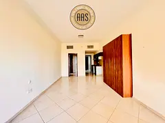 Spacious studio Apt with Balcony/ All Amenities Available
