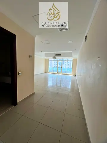 شقة مميزة للإيجار في التعاون بالشارقة تتكون من 3 غرف نوم وصالة بمساحات واسعة وموقع استراتيجي مع تكييف مجاني ومرافق متكاملة تشمل جيم ومسبح وبسعر مناسب