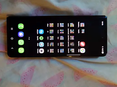 Samsung Fold 3 12/256 outside working