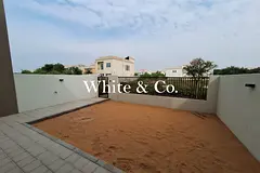 Single Row l Open-Plan Kitchen l Vacant