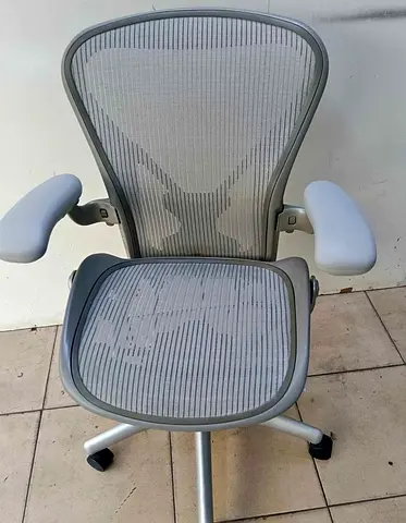 Herman miller Aeron size B fully loaded