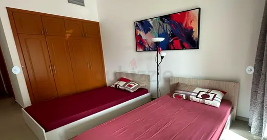 Looking for descent executive to share the room in dubailand