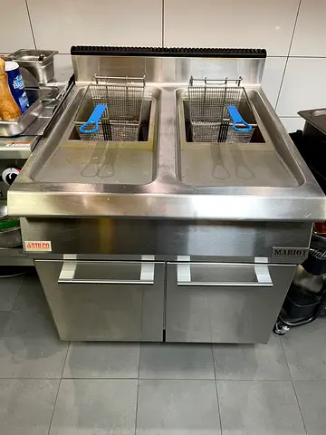 STILKO DOUBLE TANK GAS FRYER - 18•LTR EACH