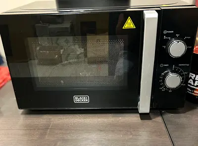 Black+Decker Microwave Oven (MZ2101P)