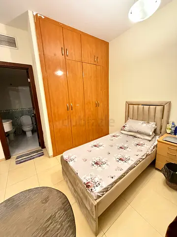 سرير في سكن للبنات مشترك الشارقة المجاز 3