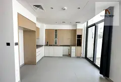 SINGLE ROW | MIDDLE UNIT | VACANT SOON | SPACIOUS