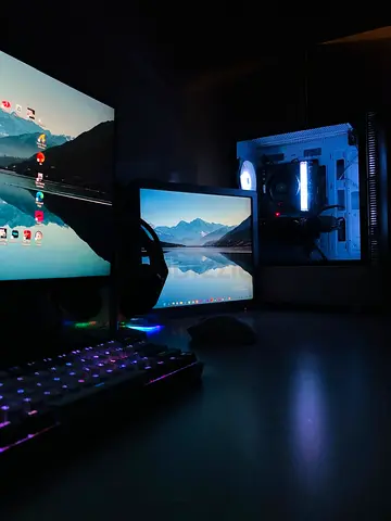 Pc Gaming مع شاشتين و ماوس و كيبورد (قابل للتفاوض)