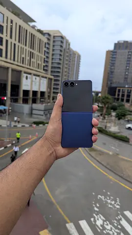 Samsung Galaxy Z Flip7 (12GB RAM + 256GB)