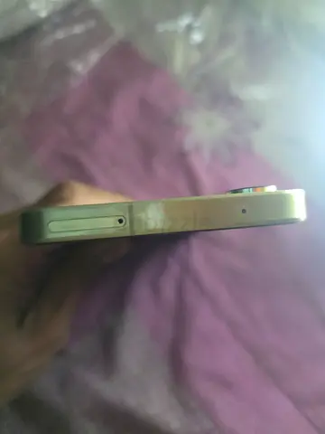 Smartphone with Apps Displayed almost new only kit