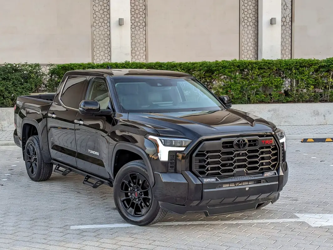 Toyota Tundra 2022 — photo 1 of 18
