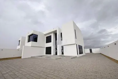 LUXURY MODERN 4 BR VILLA| Majlis | 2 Halls| 2 Kitchen