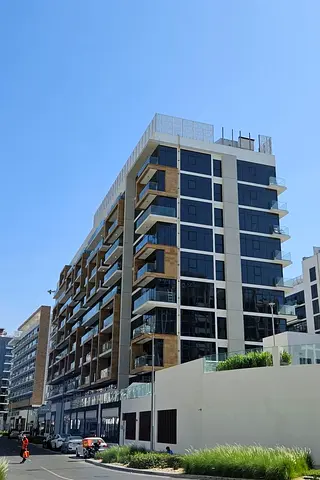 استوديو مطل على المسبح للبيع